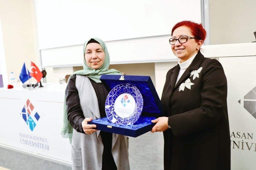 KALMIREC Kadınlar Günü Programı Kapsamında Yazar Yıldız Ramazanoğlu ile "Türkiye'de Kadın Yazar Olmak" Söyleşisini Gerçekleştirdi.